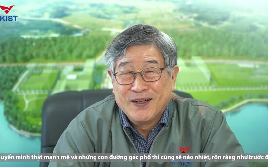 TS. Kum Dongwha - Viện trưởng VKIST Chúc Mừng Năm Mới 2022